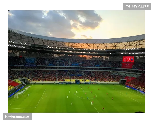 成都凤凰山体育中心专业足球场上座率再创新高,球迷文化氛围浓厚 成都凤凰山体育中心专业足球场上座率再创新高,球迷文化氛围浓厚